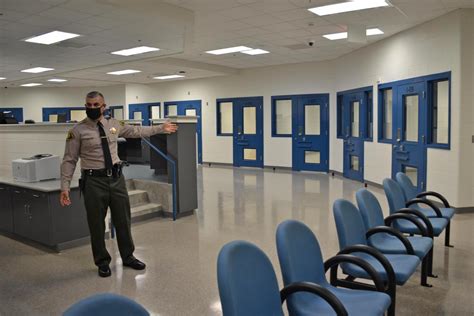 Grand Jury Finds 24/7 Mental Health Care Badly Needed in Santa Barbara