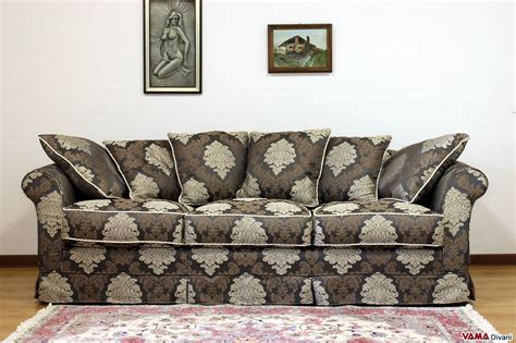 Il formato tradizionale � 40x40cm, ma marche divani moderni. Divano classico Ville - VAMA Divani