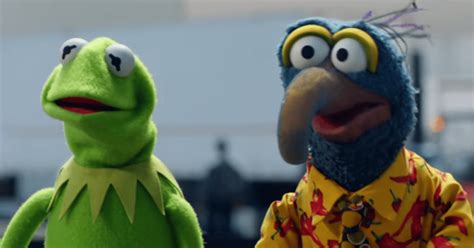 The Muppets Heres Your First Look At Kermit Miss Piggy And Co In The
