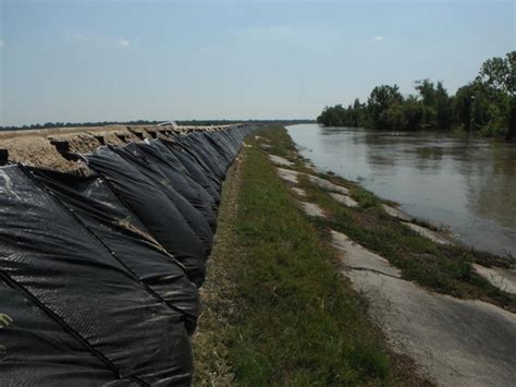 How Levee Systems Work During Rapid Flooding Trapbag