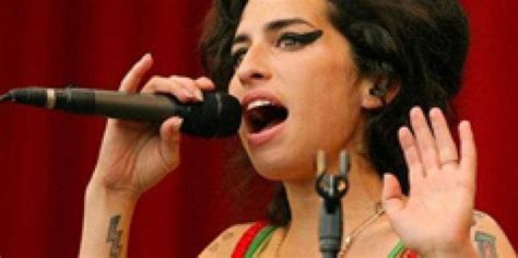 Amy Winehouse Was Dumped A Month Before She Died Alone Yourtango