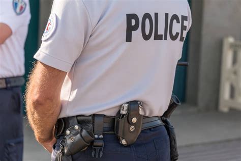 Lille Un Policier De 22 Ans Se Suicide Au Commissariat Avec Son Arme