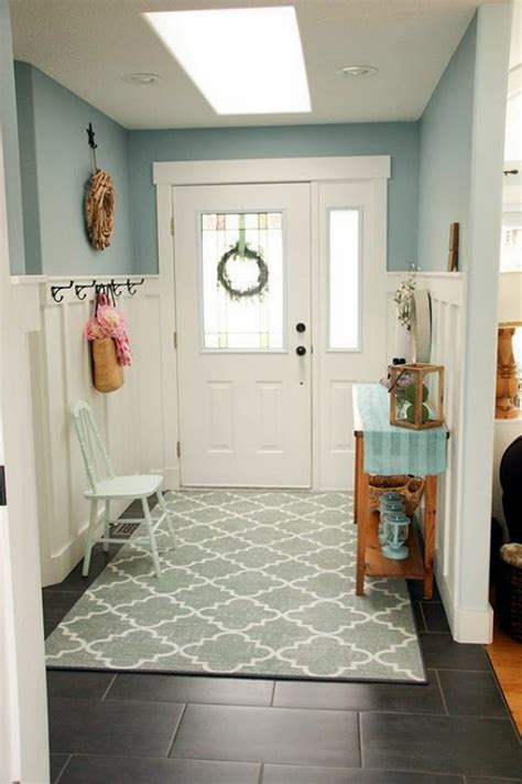 If you do not want to make it much flashy, then you should stick to those simple yet classic wainscoting design ideas. Simple Yet Classic Wainscoting Design Ideas. | photofun4ucom