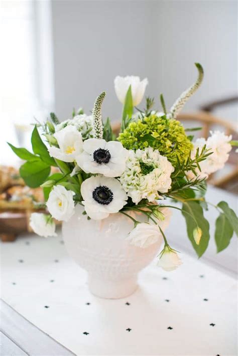 How To Make A Stunning Modern White Flower Arrangement Hello Nest