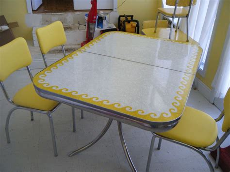The chairs are actually distinctive and divine from other chairs because it has the particular look which other styles do not have. Vintage yellow Formica wave table (With images) | Retro ...