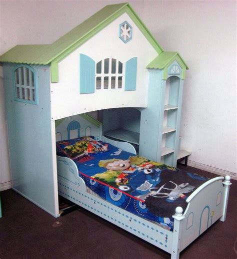 Awesome kids bed built into a little cubby house | Kid ...