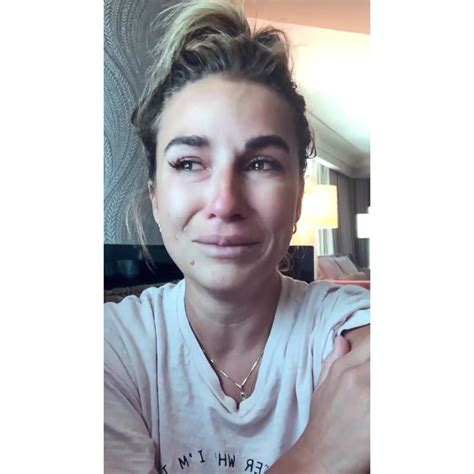 Jessie James Decker Cries After Discovering ‘awful Reddit Hate Page