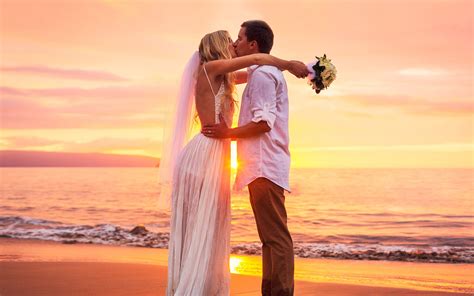 Kiss At Sunset Cute Couple Marriage Newly Married Images The Beach Hd Wallpaper