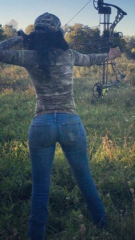Pin By Jader Luiz On Arco Outdoor Girls Hunting Women Bow Hunting Women