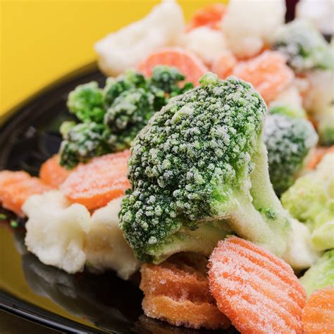Frozen meals can deliver a delicious lunch to your desk in minutes. Foods Nutritionists Would Never Eat - NewBeauty