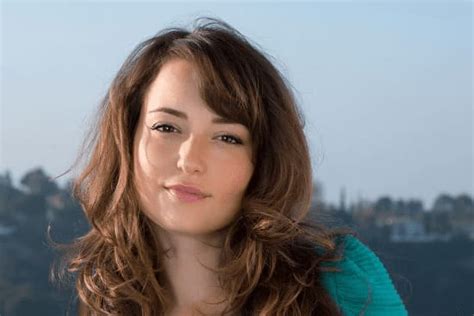 Meet Milana Vayntrub Aka Lily From At T Page Of