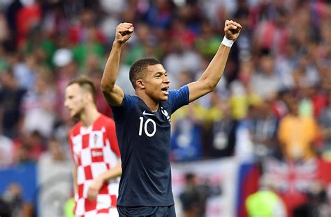 Watch Kylian Mbappe Emotional After Winning World Cup Young Player Award The Sports Daily