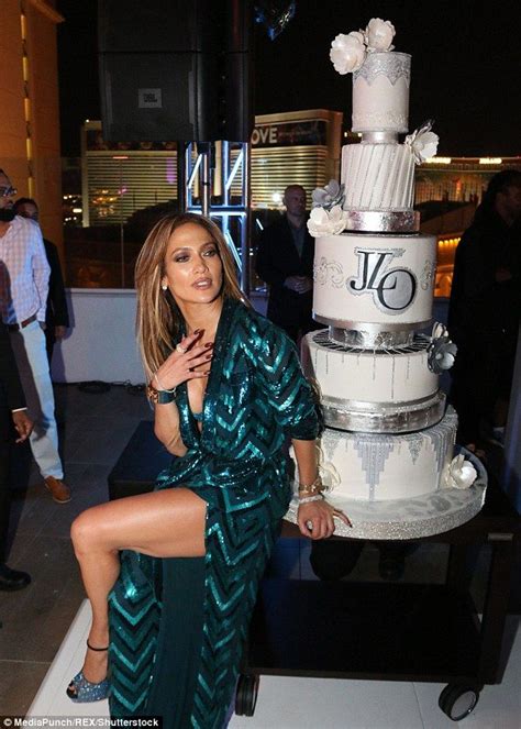 Jlo Is Dubbed The ‘queen Of Birthday Cakes Jennifer Lopez Jennifer Lopez Feet Jenifer Lopez