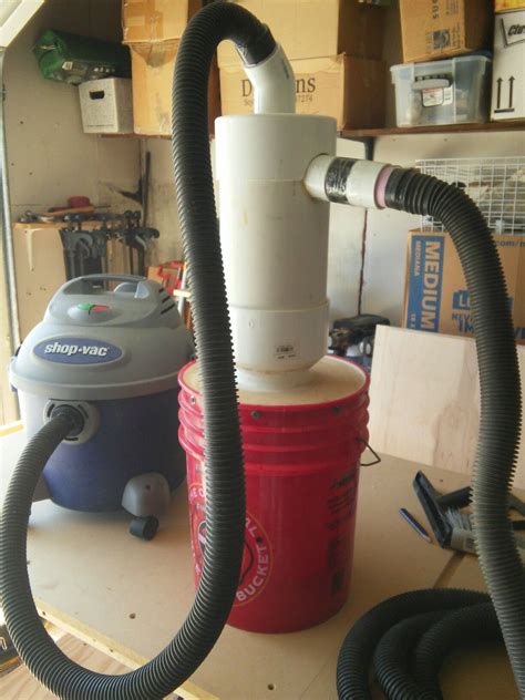 Get the best out of your plastic buckets by making a dust collector, use 1 or 2 buckets to build a dust collector, will just work fine. Finished diy cyclone dust collection. | Ferramentas