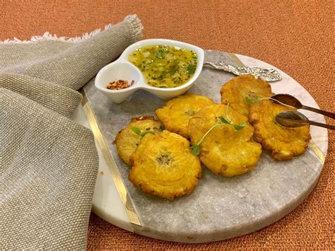 Tostones Fried Plantains With Cuban Mojo Dip New
