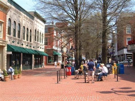 50 Best College Towns In America Best College Reviews College Town