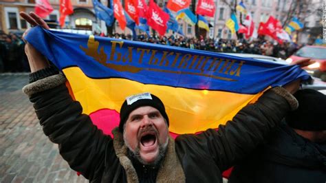 Lenin Statue Toppled In Ukraine Protest Cnn