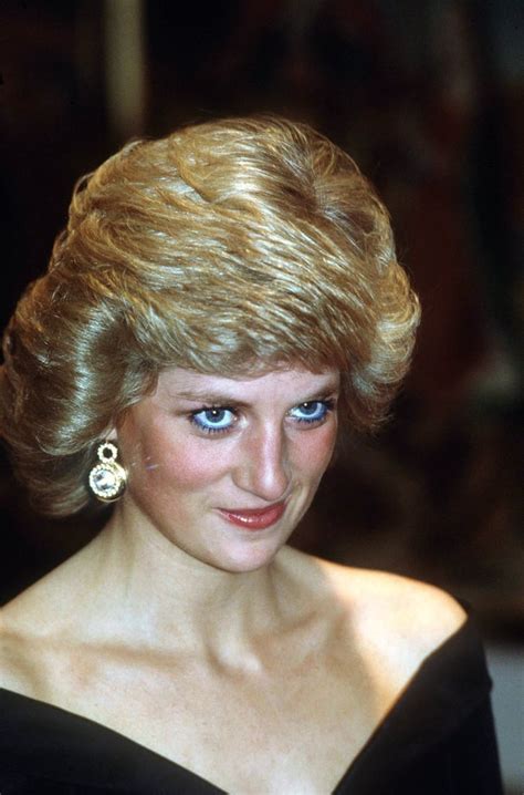 Princess Diana Wearing Blue Eyeliner In 1987 Princess Dianas Best