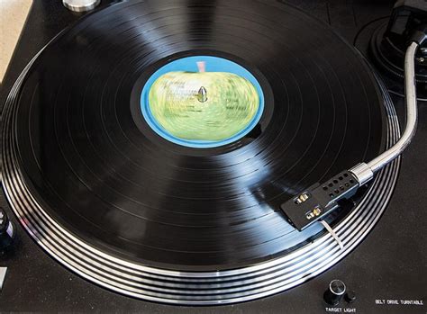 6 Reasons Why Vinyl Records Are Making A Comeback In 2021 Alan