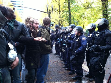 Police Sweep Occupy Portland Camps At Lownsdale And Chapman Squares Dismantled