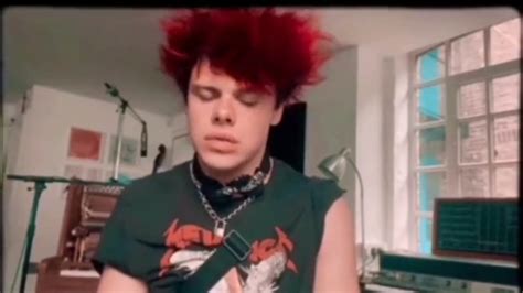 Yungblud Playing God Save Me But Dont Drown Me Out On Piano💜🖤 Youtube