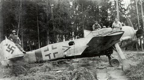 Asisbiz Focke Wulf Fw 190a8 Stab Ijg301 4 Germany 1945 01 Luftwaffe
