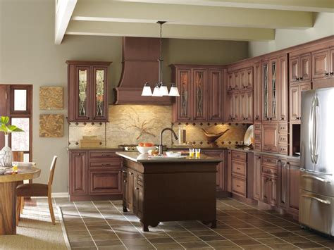 Cherry kitchen cabinets becomes the high quality of the ideas for the kitchen. Decora Willshire door style on Maple with Cinnabar ...
