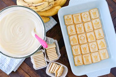 Layers of cookies, banana, and creamy vanilla pudding! Paula Deen Banana Pudding Recipe | Recipe | Banana pudding ...