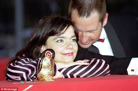 Björk Details Sexual Harassment By Lars Von Trier Daily Mail Online