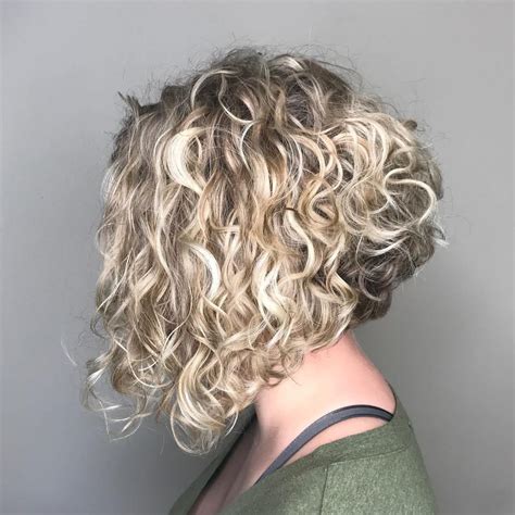 20 Chicest Hairstyles for Thin Curly Hair - The Right ...