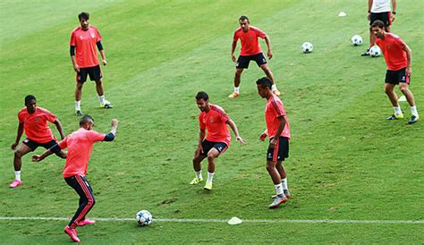 Fußball live bei magenta sport. Training mit Formen des Rondos