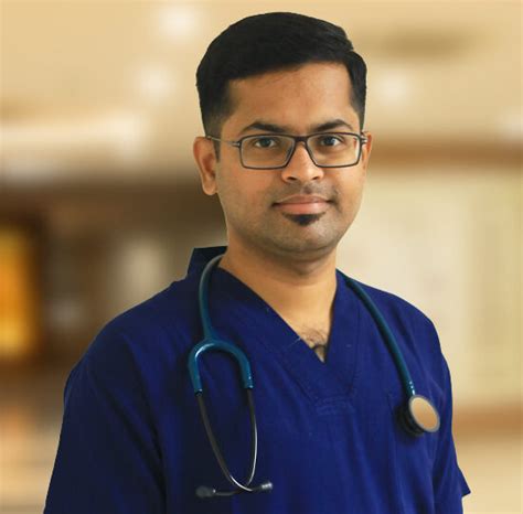 Dr Pravee Kumar G Best Anaesthesiologist Doctor Kmc