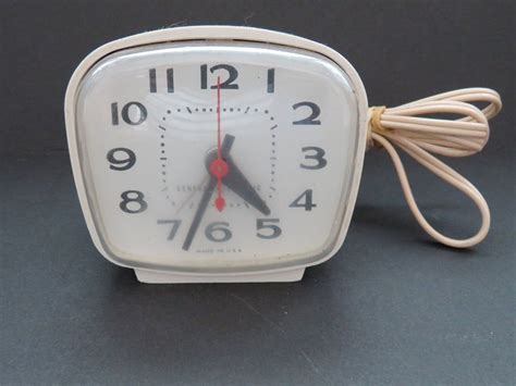 1960s General Electric Alarm Clock Small Ge Working Plug In Etsy