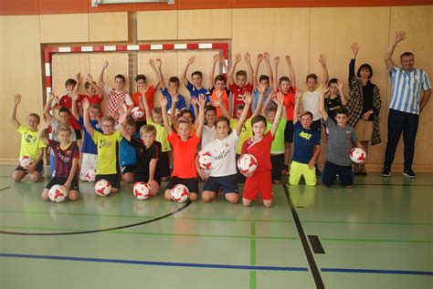 Nach einer unwetterfront mit starkregen und hagel wurde in st. Neustart für die Schülerliga: Externer Trainer betreut ...