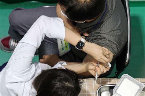 한눈에 보는 전 세계 코로나19 백신 접종 현황. 50대 백신 예약, 19일 '2차 대란' 온다 - 아시아경제
