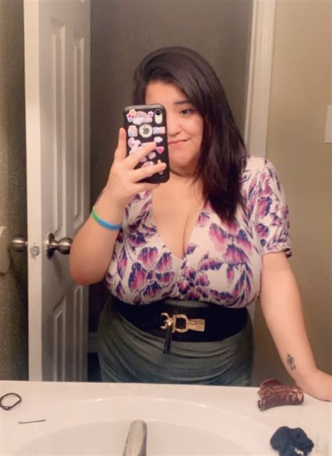 Woman 27 Says Her 34o Boobs Won’t Stop Growing And Her Nipples Are Bigger Than The Palm Of