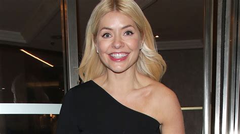 Holly Willoughbys New Years Eve Dress Will Blow You Away Xuenou