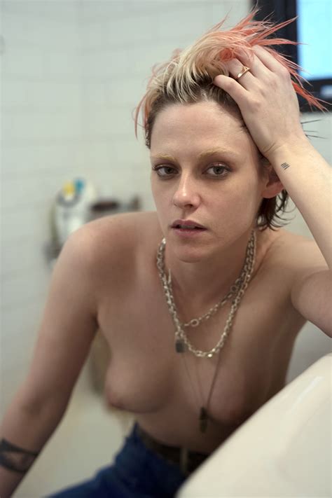 celebrity nudeflash picture 2022 2 original kristen stewart topless