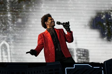 Review The Weeknd Bores At Super Bowl Halftime Show Las Vegas Review