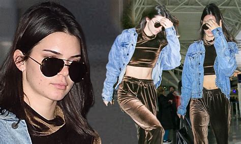 Kendall Jenner Flashes Bare Midriff Alongside Hailey Baldwin In New York City Daily Mail Online
