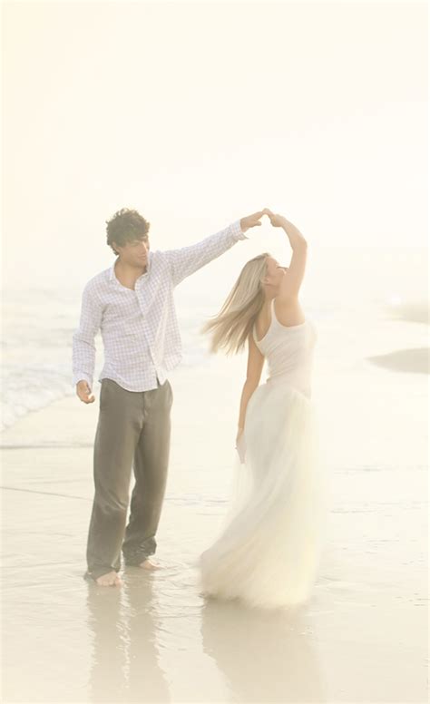 Photo Fridays A Dreamy Sunset Beach Engagement Glamour And Grace