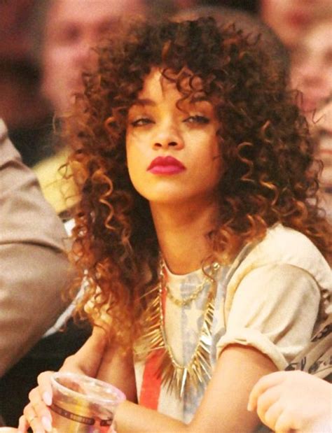 Rihanna Curls This Is Probably A Weave But Its Still A Nice Hairstyle