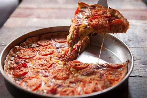 18 Best Deep Dish Pizza Restaurants In Chicago For Giant Slices