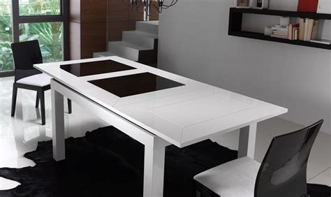 Mesa de escritorio de diseño nórdico sucess sobre lacado blanco y pies de madera de fresno 120x79 cm. Mesa de Comedor de Diseño extensible