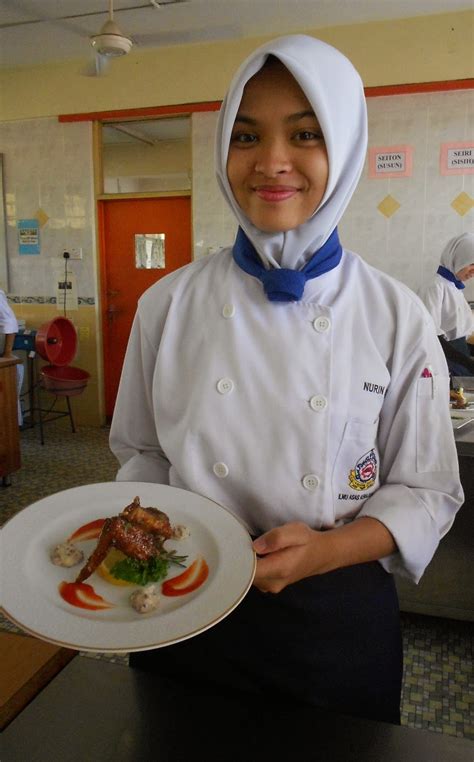 Maybe you would like to learn more about one of these? Seni Kulinari Kolej Vokasional (ERT) Azizah: Pelajar Seni ...