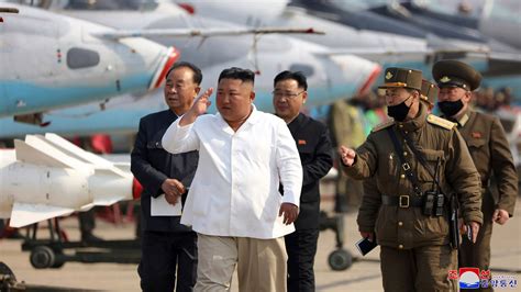 Kim Jong Un Health Photos Of North Korea Leaders Last Known Sighting