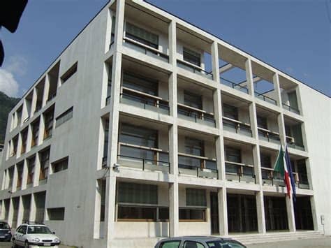 Fue una institución clave en el movimiento de traducción. Casa del Fascio - Wikipedia, la enciclopedia libre