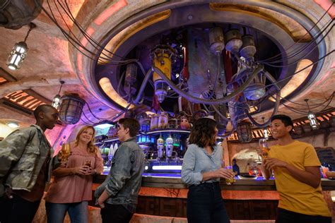 First Look Inside Ogas Cantina At Star Wars Galaxys Edge