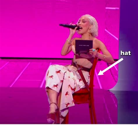 Doja Cat Wore A Chair On Her Head At The Vmas Plus These Other Wild Looks