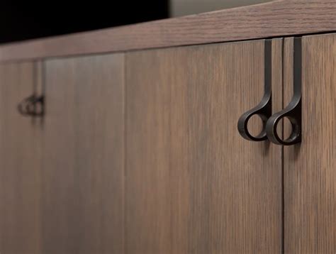 Whether you're choosing for a contemporary kitchen or a more traditional space, you can find the perfect handles for your cabinets premium quality cabinet door handles manufactured to a high standard.read more. Pin on Bibliotheque